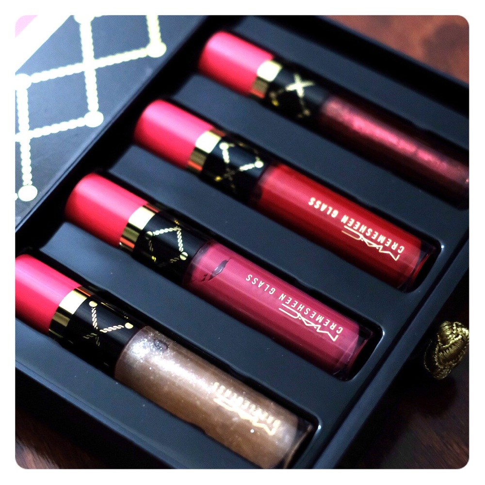 NUTCRACKER SWEET RED LIP GLOSS KIT